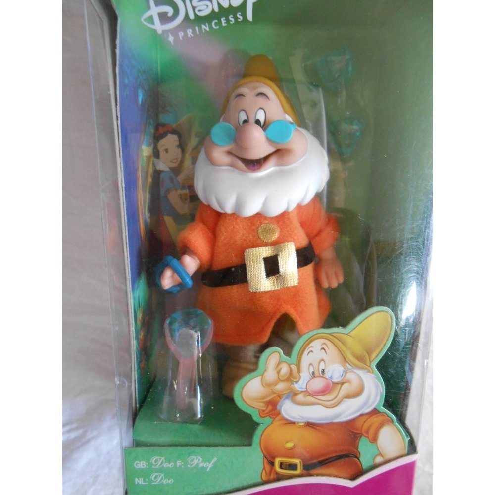 Disney Snow White and the seven Dwarfs Doc Doll with Lantern and Ring Collectors - Picture 2 of 5